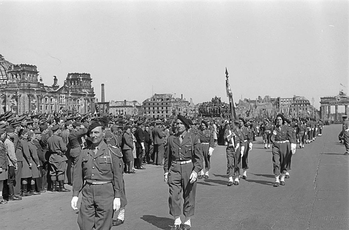 Французские солдаты в Берлине, 1946 год