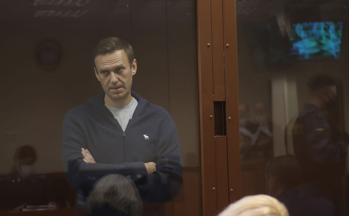 Навальный через адвокатов потребовал прекратить пытку лишением сна и допустить к нему врача