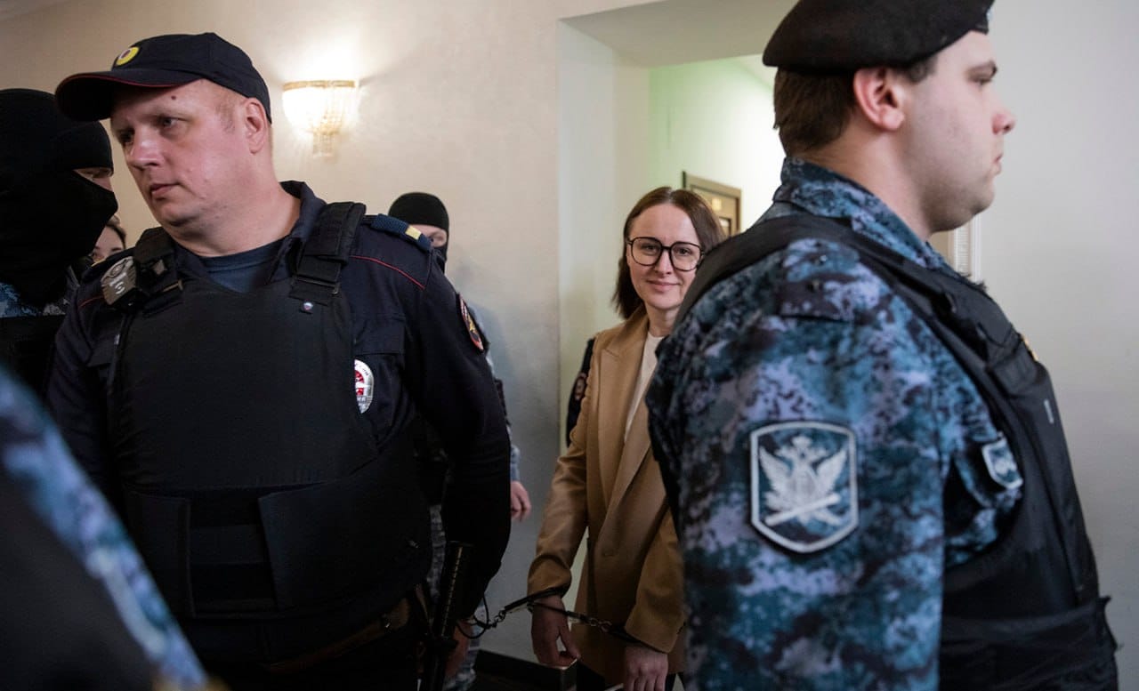 На заседании по «театральному делу» гособвинитель полтора часа читала вслух текст спектакля «Финист Ясный Сокол»