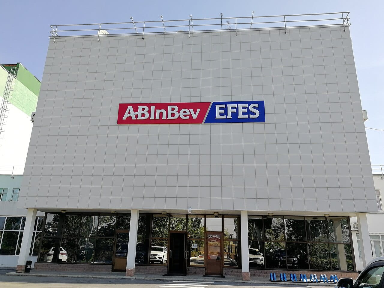 Путин передал акции крупнейшего производителя пива AB InBev Efes во временное управление российской компании